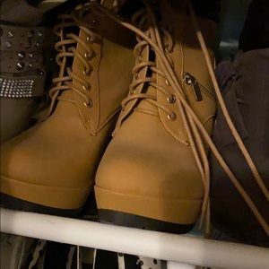 New never worn size 7, Mix No 6 heeled boot